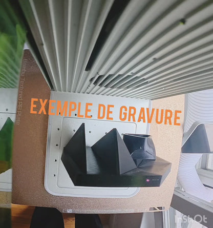 2-in-1 Vertikalständer für NVIDIA Shield TV Pro mit Fernbedienungshalterung | Geometrisches Design